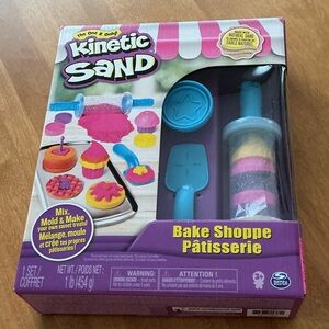 New in box Spin Master Kinetic Sand “Bake Shoppe Patisserie” Set